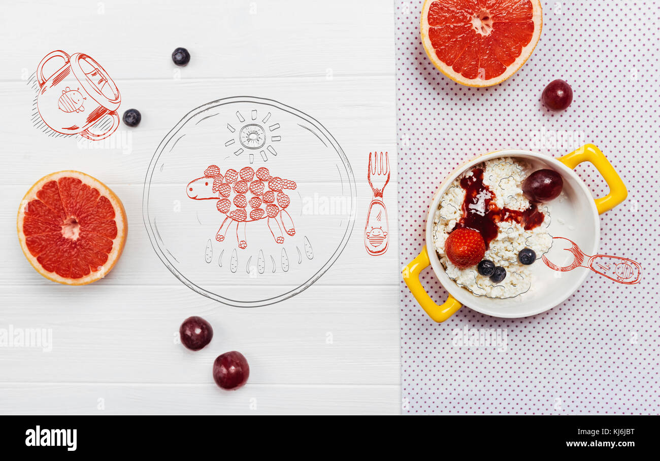 Blick von oben auf die ourtmeal stehend auf dem weißen Tisch Stockfoto
