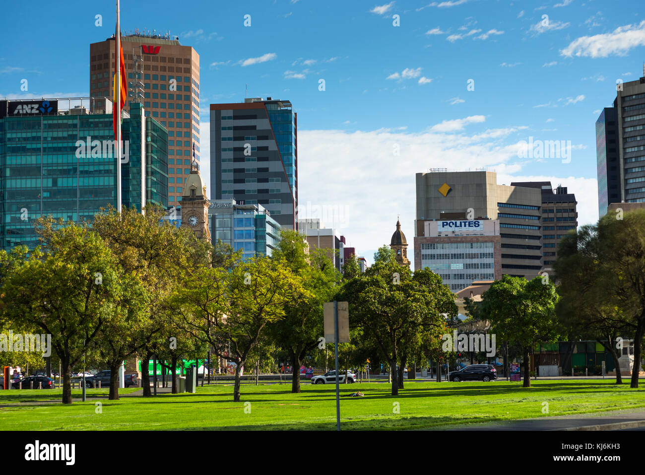 Victoria Square und die Skyline der Stadt Adelaide, South Australia. Australien Stockfoto