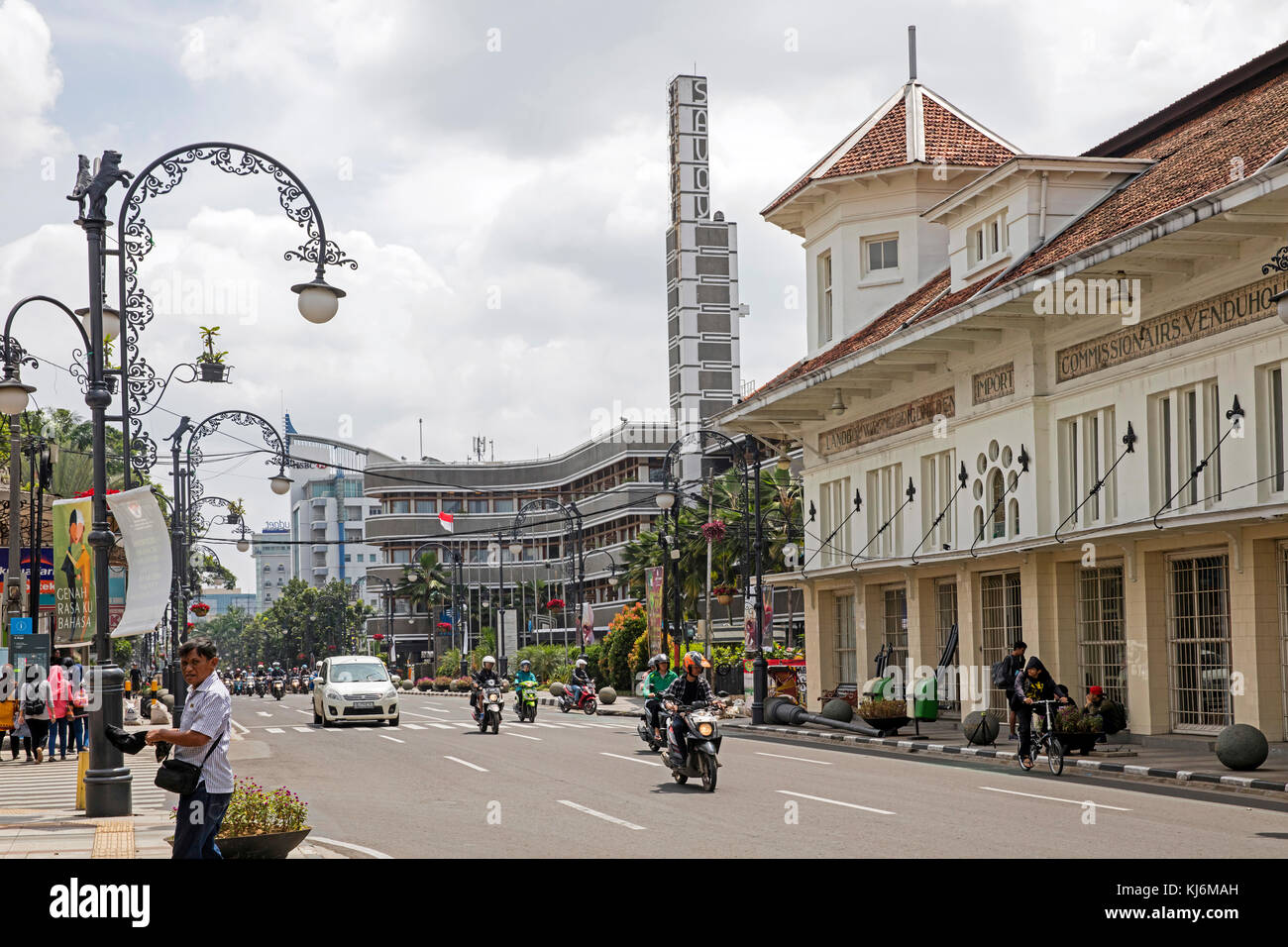 Savoy Homann bidakara Hotel und niederländische Art déco-Gebäude aus der Kolonialzeit in der Jalan Asien-Afrika Straße in die Stadt Bandung, West Java, Indonesien Stockfoto