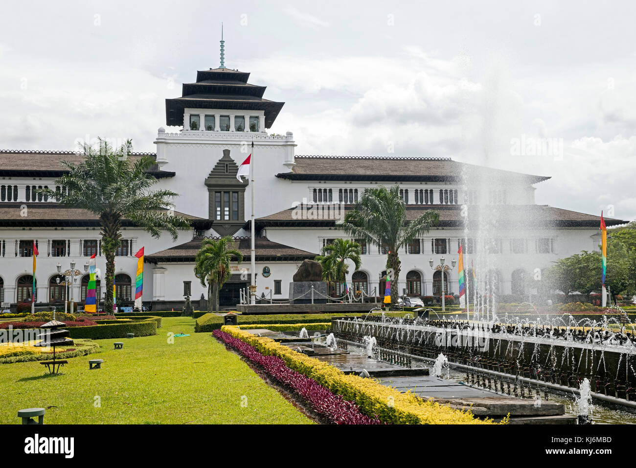 Gedung Sate, Niederländisch kolonialen Gebäude in indo-europäischen Stil, ehemaliger Sitz der holländischen Ostindien in Bandung, West Java, Indonesien Stockfoto