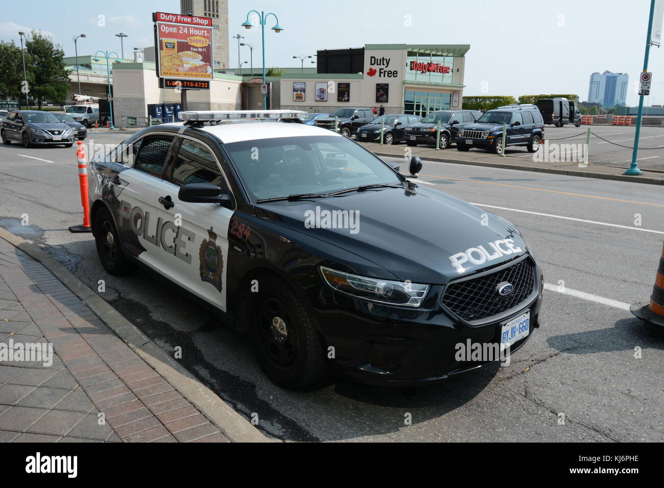Black and White Police Car Niagara Falls fast Duty Free Stockfotografie Alamy