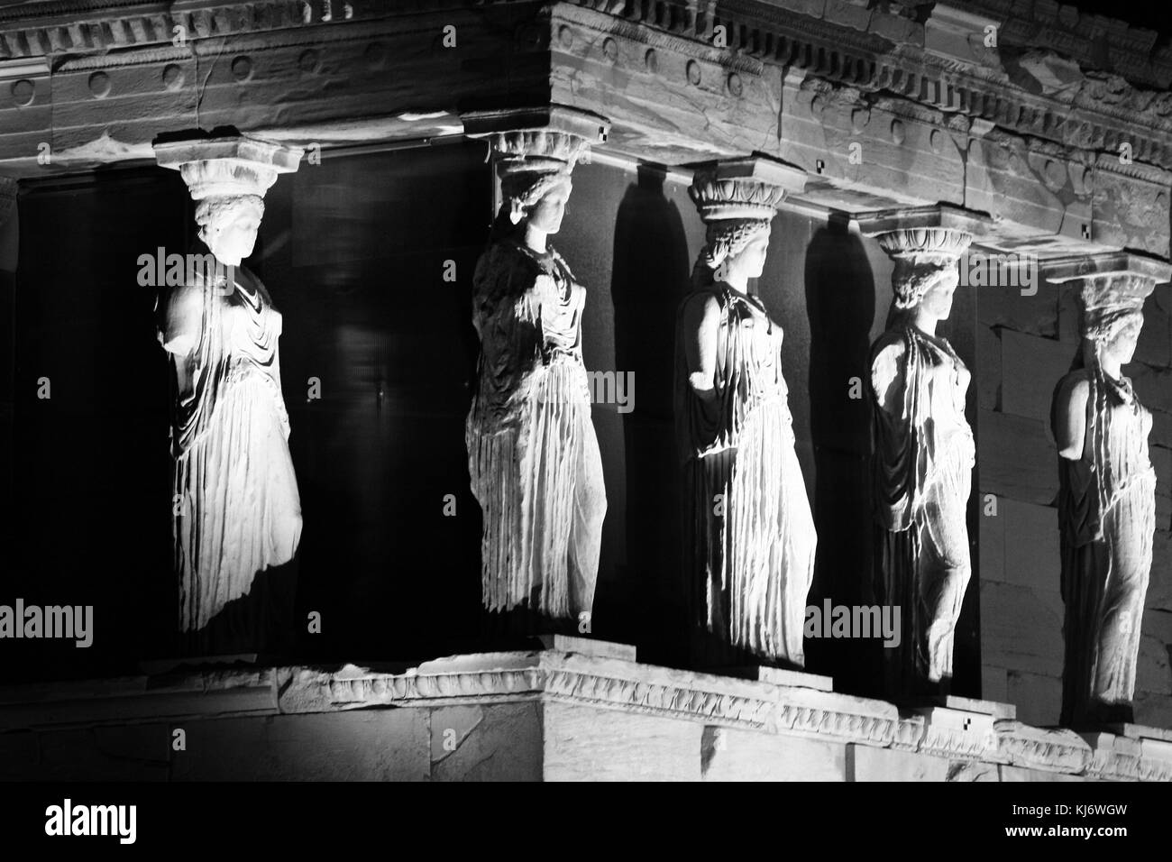 Das erechtheion bei Nacht. Akropolis von Athen, Griechenland. Stockfoto