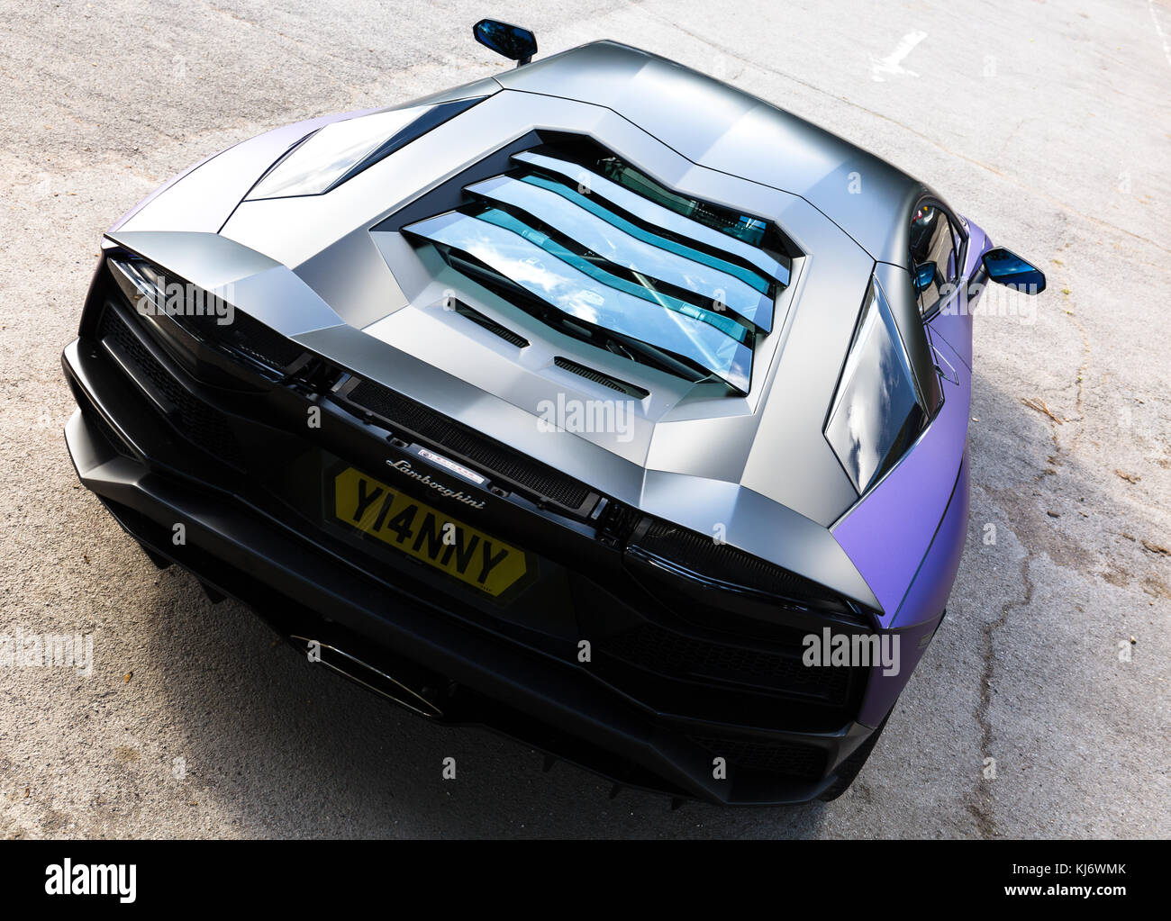 lila-lamborghini-fotos-und-bildmaterial-in-hoher-aufl-sung-alamy