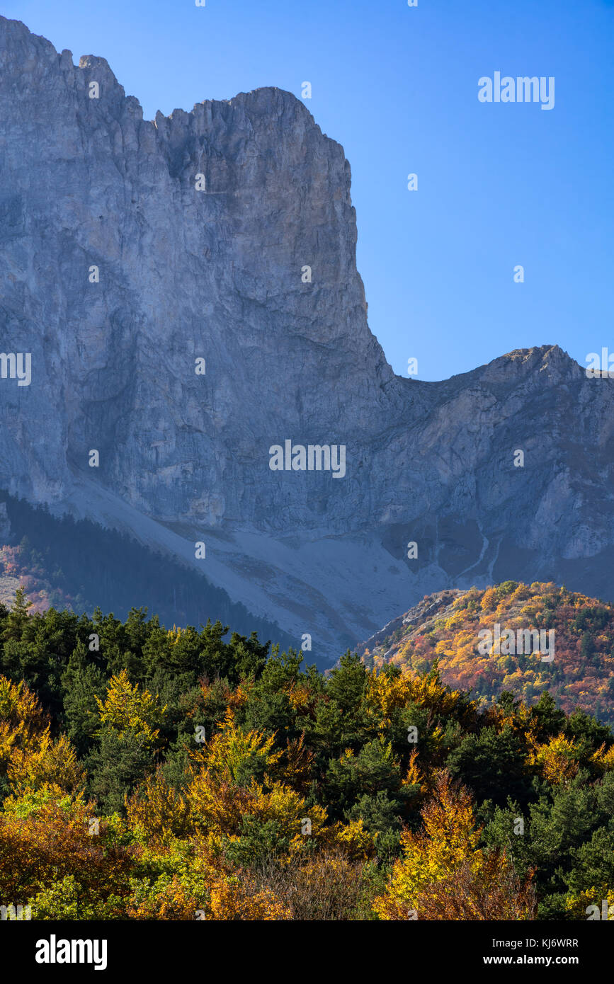 Die faraut Berg (faraut Breccia) im Champsaur im Herbst. Hautes-Alpes, Südliche französische Alpen, Frankreich Stockfoto