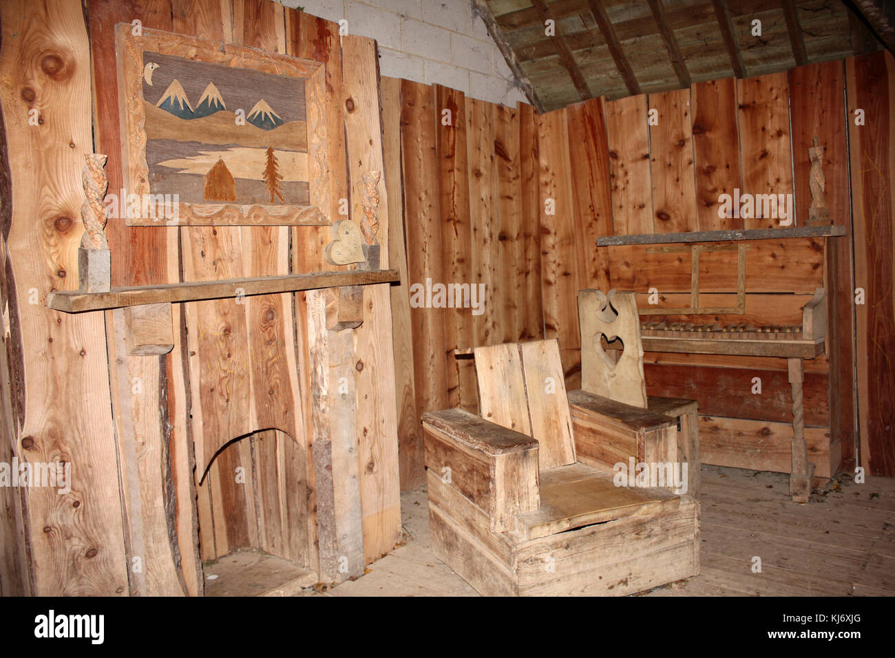 Wohnzimmer mit Möbeln etc. aus Holz in der Töne Tierheim 'Carsington Water, Derbyshire, Großbritannien Stockfoto