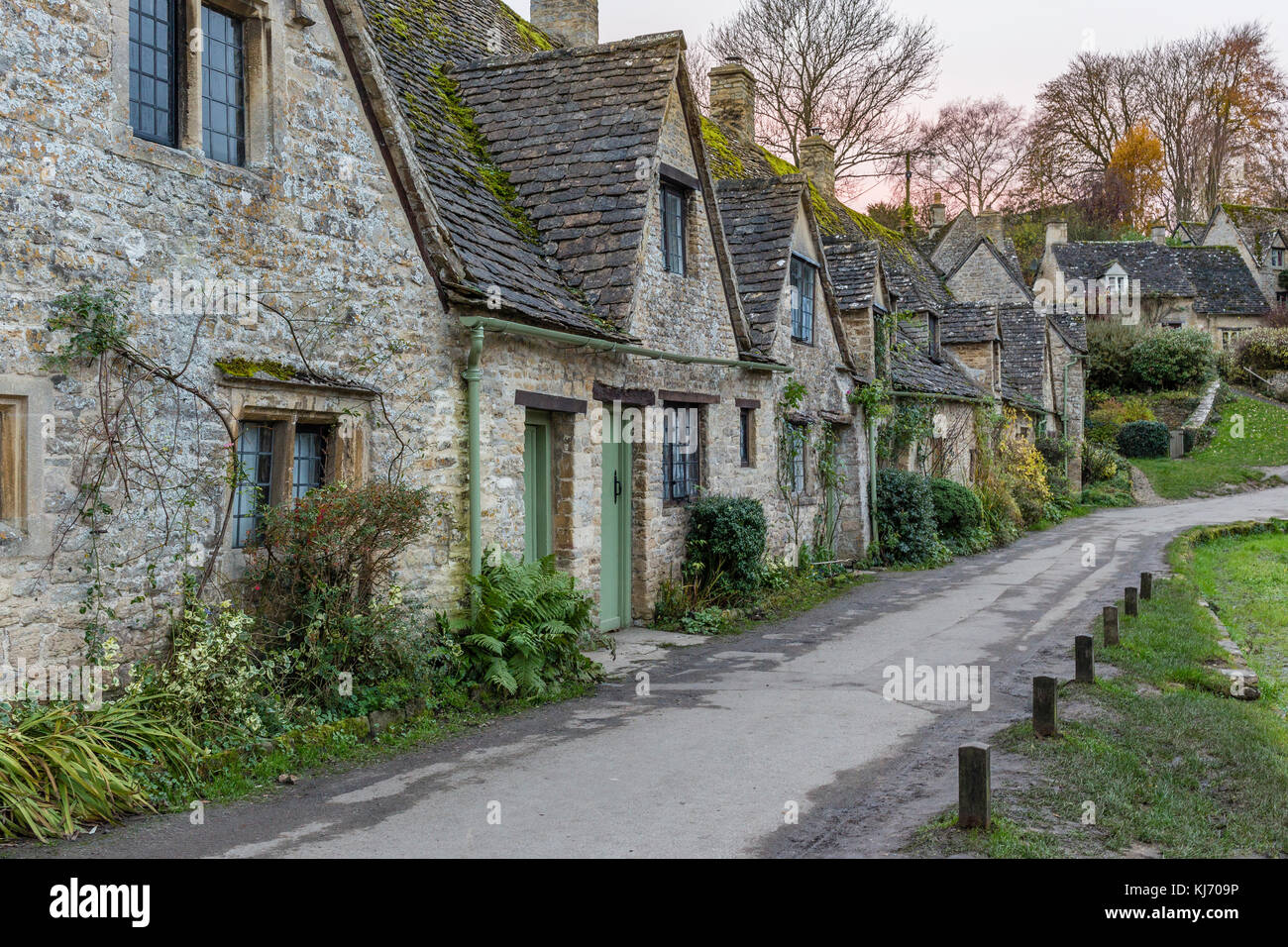 Cottages in Arlington Row, in der Nähe von Bibury, Cotswolds, Gloucestershire, Vereinigtes Königreich Stockfoto