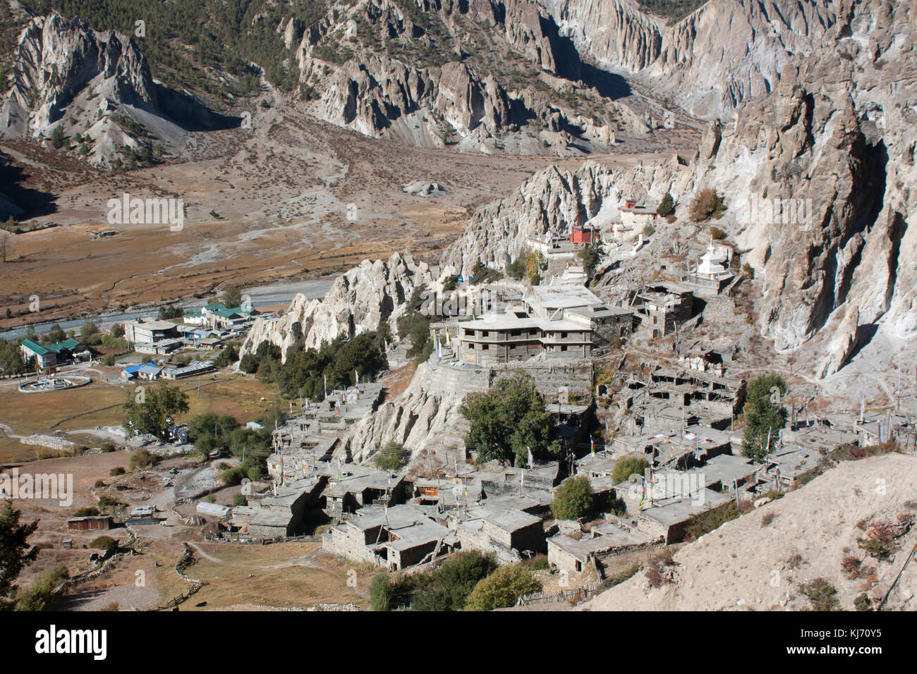 Braka (Braga) und sein Kloster im Himalaya, manang Nepal Annapurna Circuit, marsyangdi Tal. Stockfoto