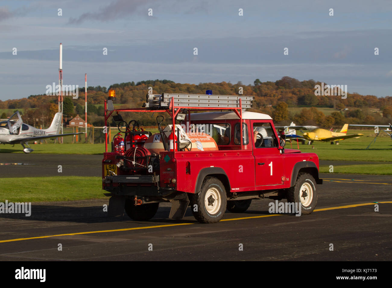 Rote Landrover Feuerwehrauto. Wolverhampton Halfpenny Green Airport. Staffordshire. England. Großbritannien Stockfoto