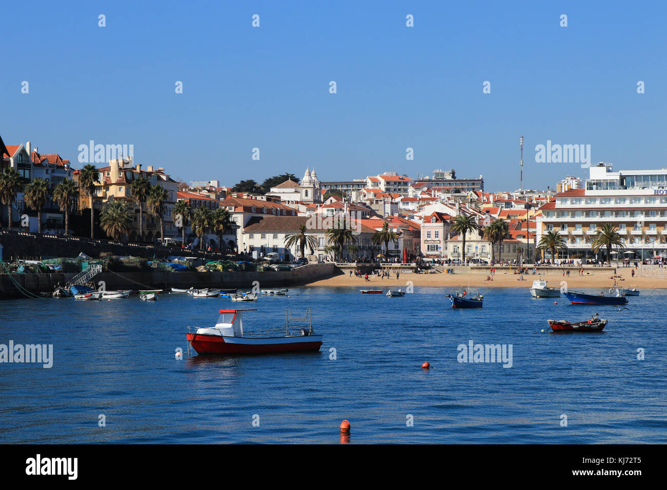 Blick auf das Dorf Cascais vom Meer. Portugal.. november 2017 Stockfoto