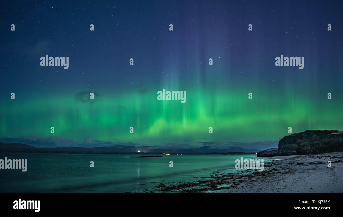 Northern Lights an angesehen Ganavan Sands in der Nähe von Oban an der Westküste von Schottland im November 2017 Stockfoto