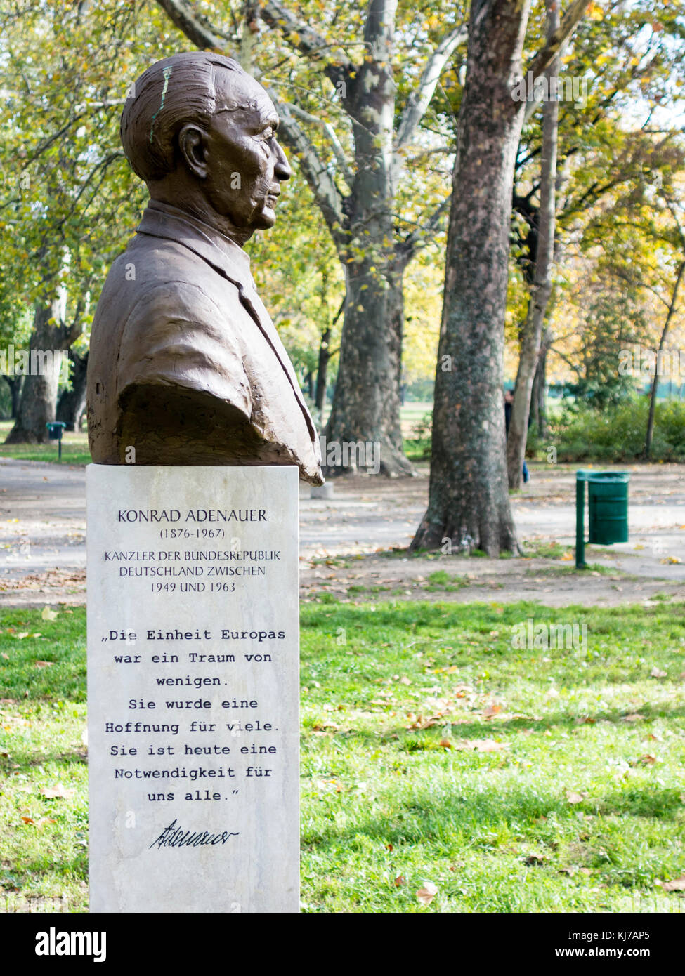 Staue von Bundeskanzler Konrad Adenauer, City Park, Budapest Stockfoto