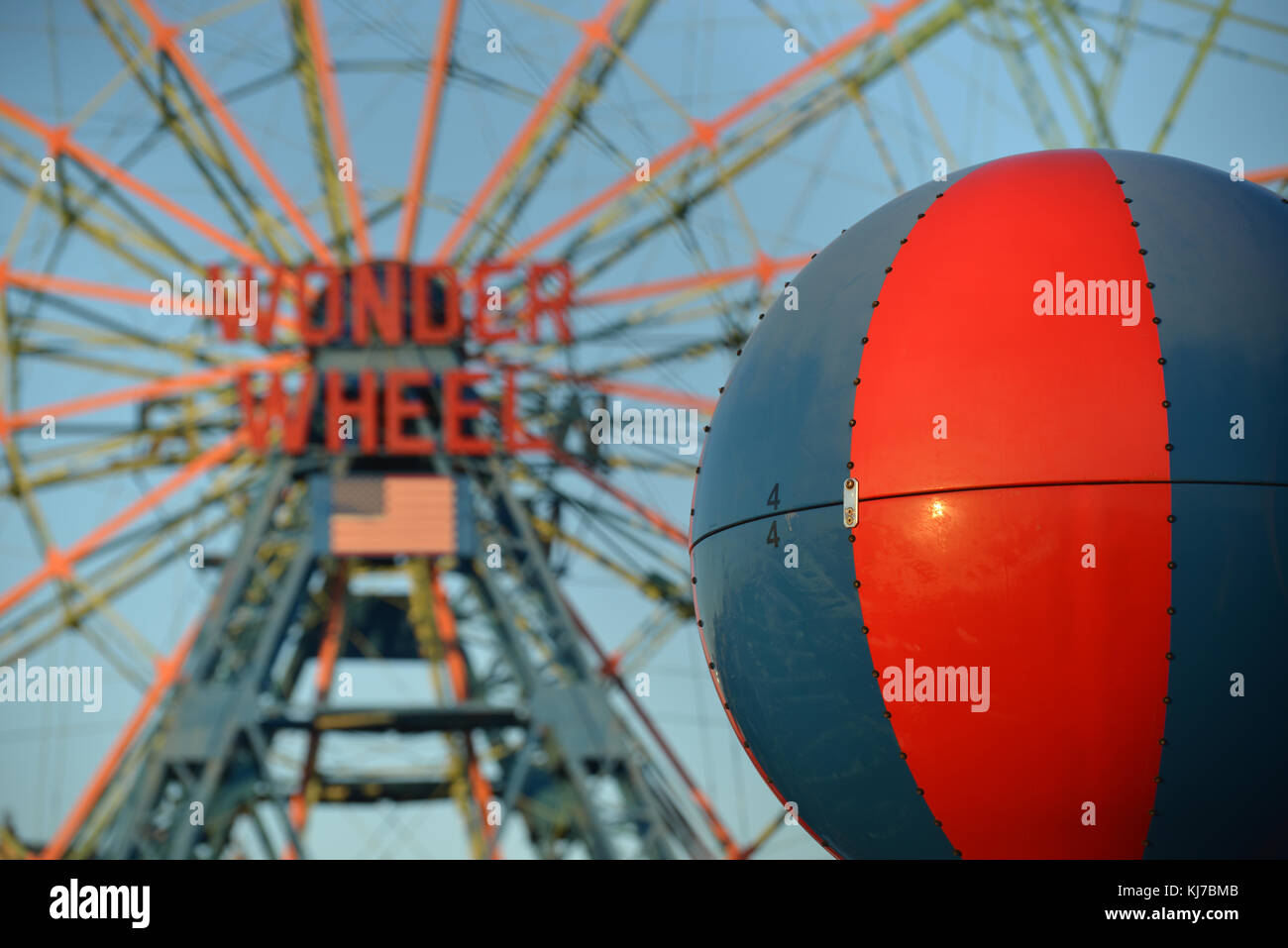 New York - 28. Dezember 2013: Das Wonder Wheel DENO'S WONDER WHEEL Amusement Park in Coney Island, Brooklyn, NY Am 28. Dezember 2013 während Stockfoto