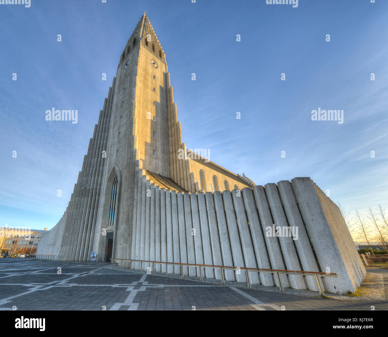 Hallgrimskirkja Kathedrale in Reykjavik, Island. der Lutherischen (Kirche von Island) Pfarrkirche in Reykjavik, Island. Bei 73 m (244 ft), es ist t Stockfoto