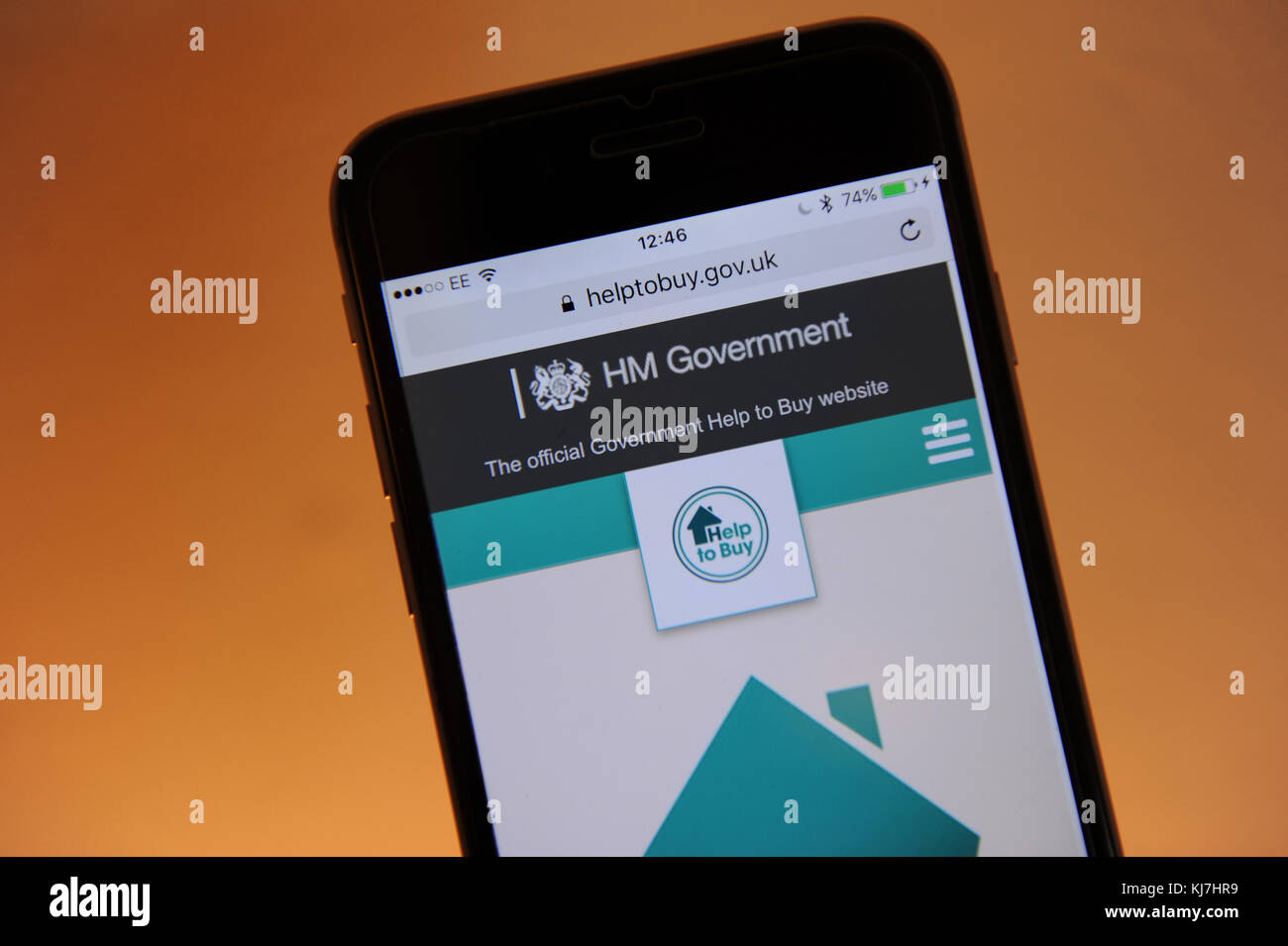 Das hm-Regierung Hilfe Regelung Website auf einem Handy gesehen zu kaufen Stockfoto