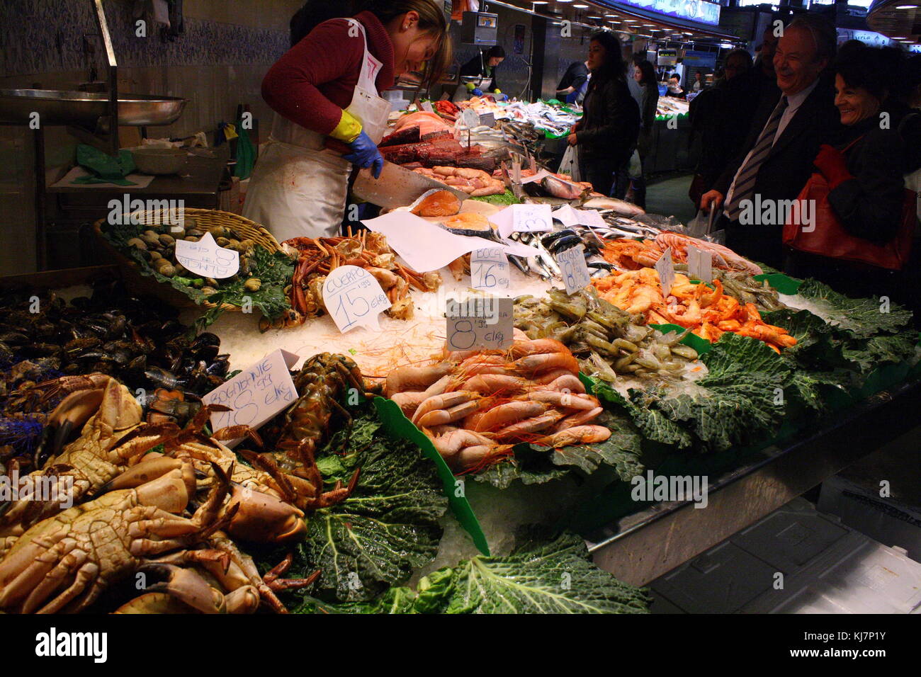 Iced ish für Verkauf bei der marine Food Markt in Barcelona. Stockfoto