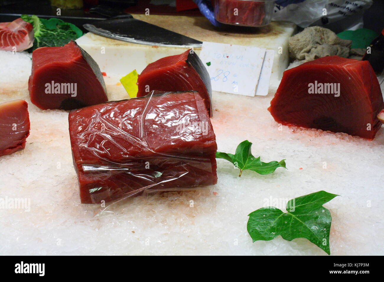 Red mageres und fettes Thunfisch Fleisch zum Verkauf an die organische marine Food Markt in Barcelona. Stockfoto