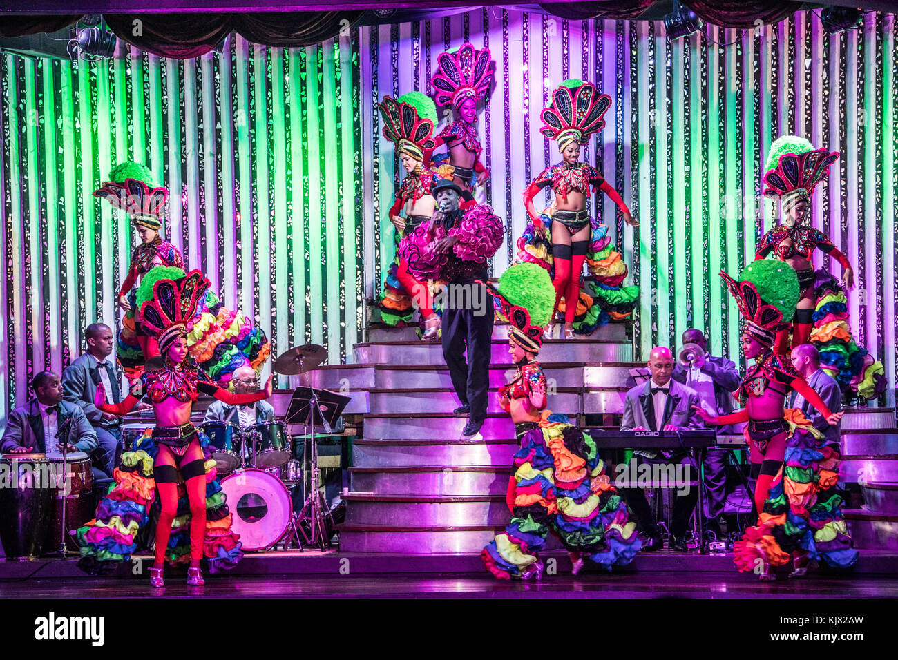 Cultural Performance Tanz in Cabaret Parisien, Havanna, Kuba Stockfoto