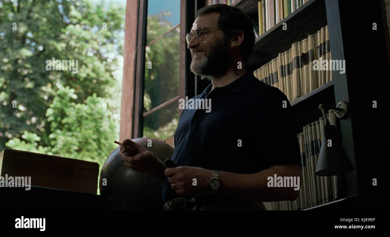 ERSCHEINUNGSDATUM: 24. November 2017 TITEL: Call Me by Your Name STUDIO: Sony Pictures Classics DIRECTOR: Luca Guadagnino PLOT: Summer of 1983, Norditalien. Ein amerikanisch-italienischer Student ist begeistert von einem amerikanischen Studenten, der mit seiner Familie studiert und lebt. Gemeinsam teilen sie einen unvergesslichen Sommer voller Musik, Essen und Romantik, der sie FÜR immer verändern WIRD: Michael STUHLBARG. (Bild: © Sony Pictures Classics/Entertainment Pictures) Stockfoto