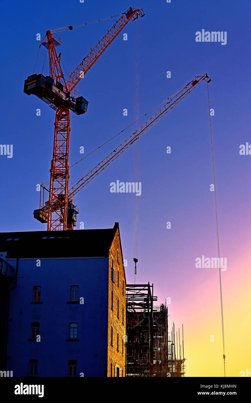 North Shields Apartment Building Projekt am Fluss Tyne Smiths dockt mit Kränen und Bauherren Stockfoto