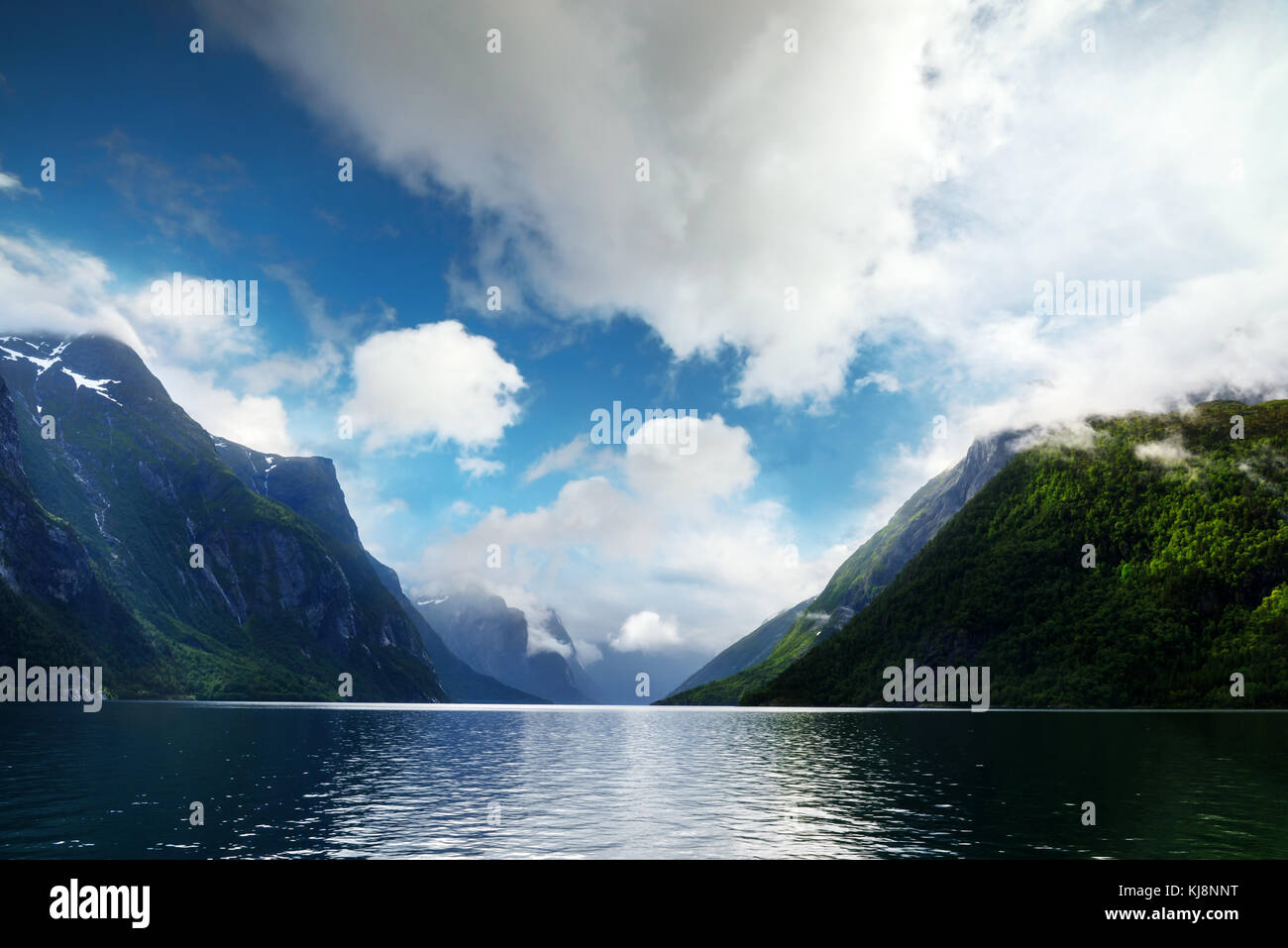 See Lovatnet in Sogn und Fjordane county Stockfoto