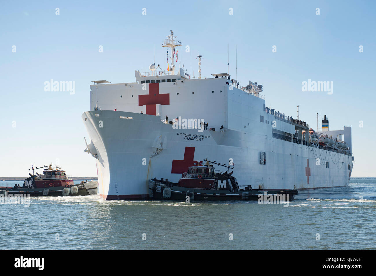 USNS Comfort (T-AH 20) kehrt in die Naval Station Norfolk nach bereitgestellt wird, zur Unterstützung humanitärer re Stockfoto