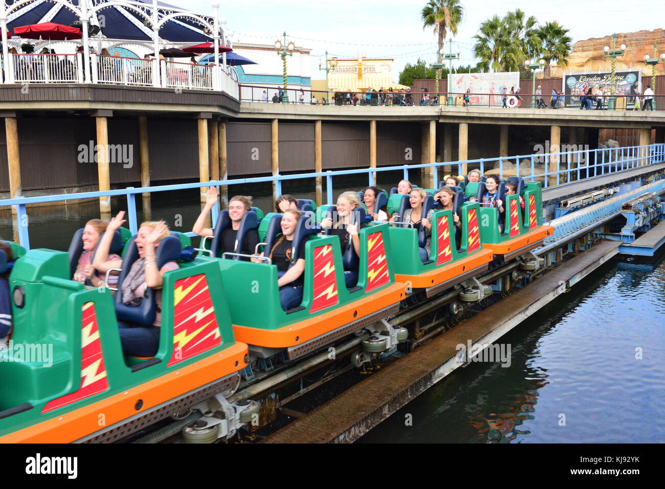 Achterbahn im Disneyland starten Stockfoto