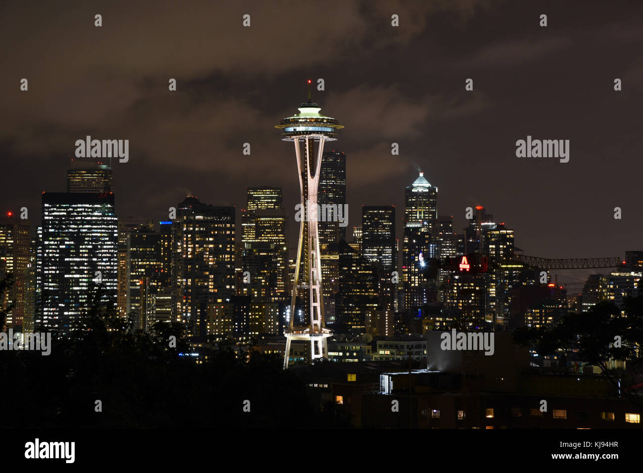 Abenddämmerung Stadtbild von Seattle Space Needle Skyline bei Nacht mit Beleuchtung Stockfoto