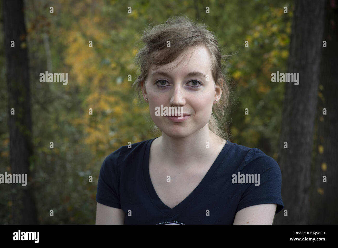 Woodstock, GA, USA. 4 Nov, 2017. Heather Maloney, ein junger Schriftsteller in einem Vorort von Atlanta, machte die Gleichstellung der Übergang von männlich zu weiblich. '' So viel wie die Menschen lieben, zu sagen, wie es ist wichtig zu'' gehen, gegen den Strich'' und ''Do keine Sorgen, was der andere denkt, "das ist nicht immer so einfach. Wir sind soziale Wesen, wir Angst um unser soziales Leben, und der Übergang von einer wahrgenommenen Geschlecht zu einem anderen ist einer der am meisten gesellschaftlich inakzeptable Praktiken wir lernen beim Aufwachsen", bemerkt sie. "Aber es gibt immer diese eine Sache, die uns antreibt, auch durch die dicksten Schlamm unsere Jou Stockfoto
