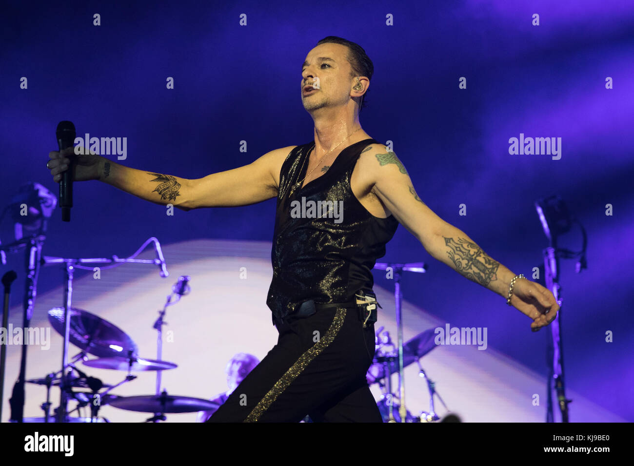 London, Großbritannien. 22. Nov 2017. Dave Gahan von Depeche Mode führt in der O2 Arena in London, England. Credit: Jason Richardson/Alamy leben Nachrichten Stockfoto