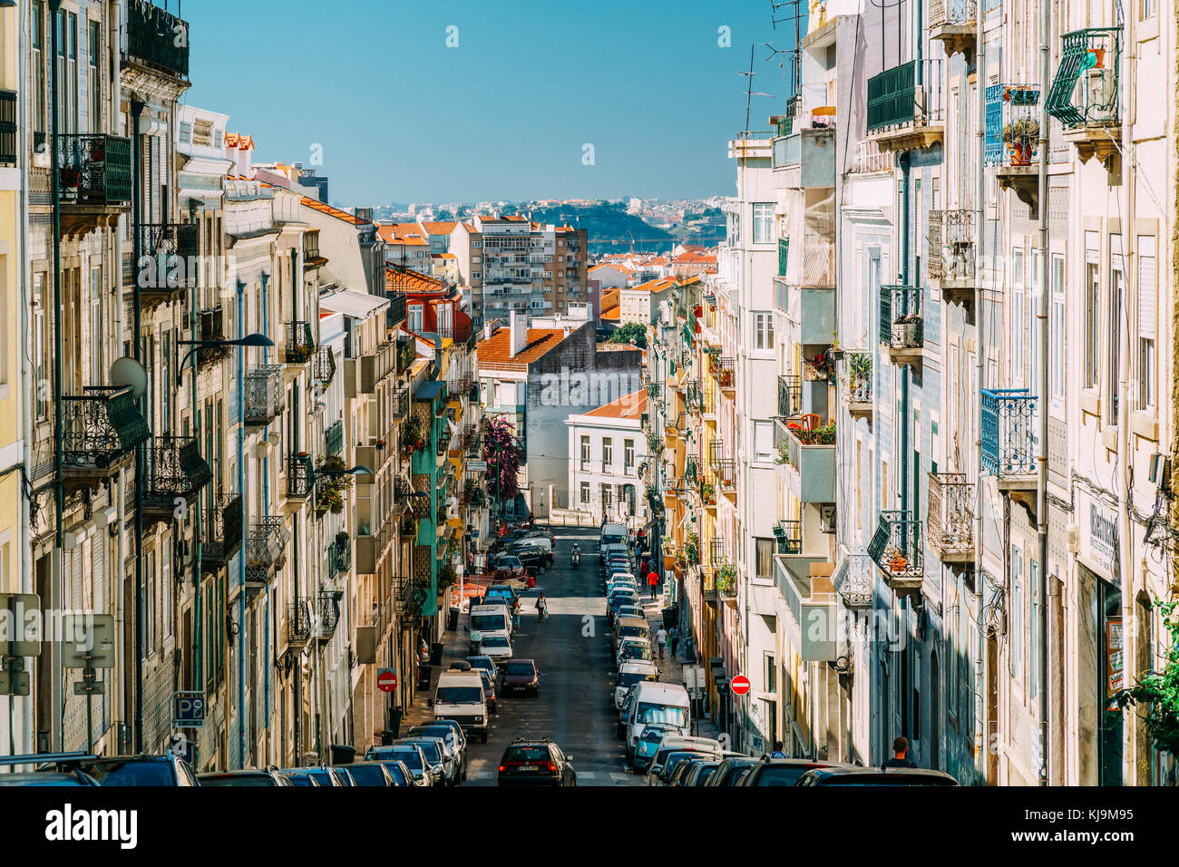 Lissabon, Portugal - 11. August 2017: Menschen zu Fuß die Innenstadt von Lissabon Stadt in Portugal Stockfoto