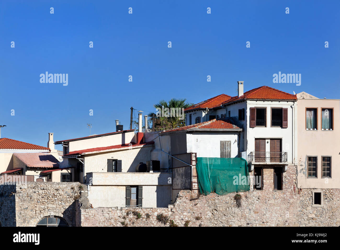 Häuser auf einer alten Mauer in Heraklion auf Kreta in Griechenland gebaut Stockfoto