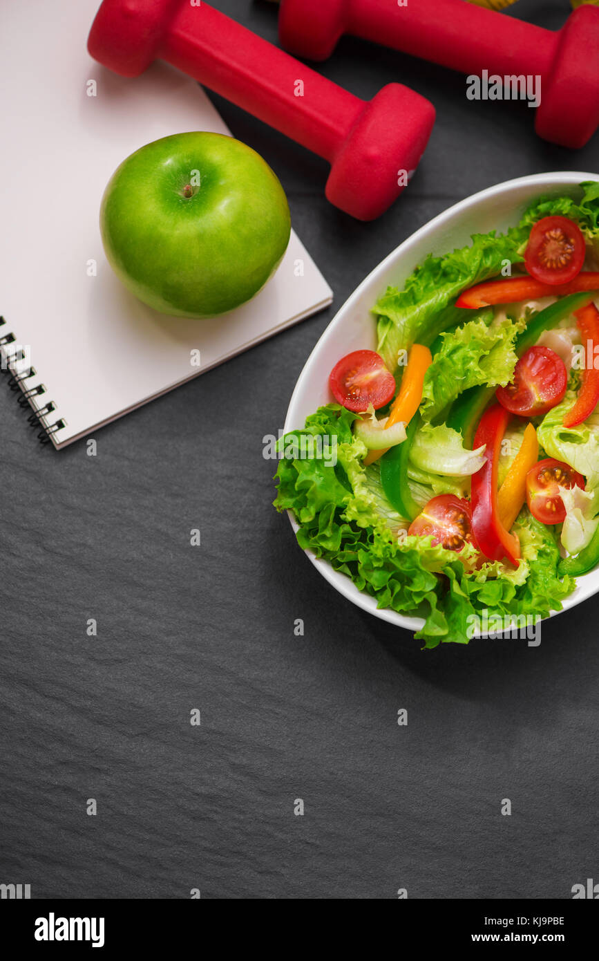 Gesunde fitness Mahlzeit mit frischen Salat. Diät Konzept. Stockfoto