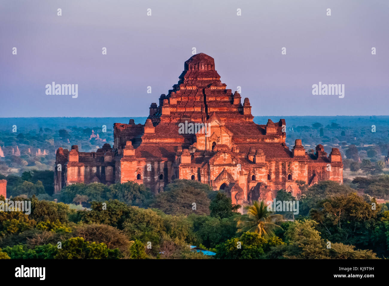 Dhammayangyi Pagode bei Sonnenuntergang, Old Bagan, Myanmar Stockfoto