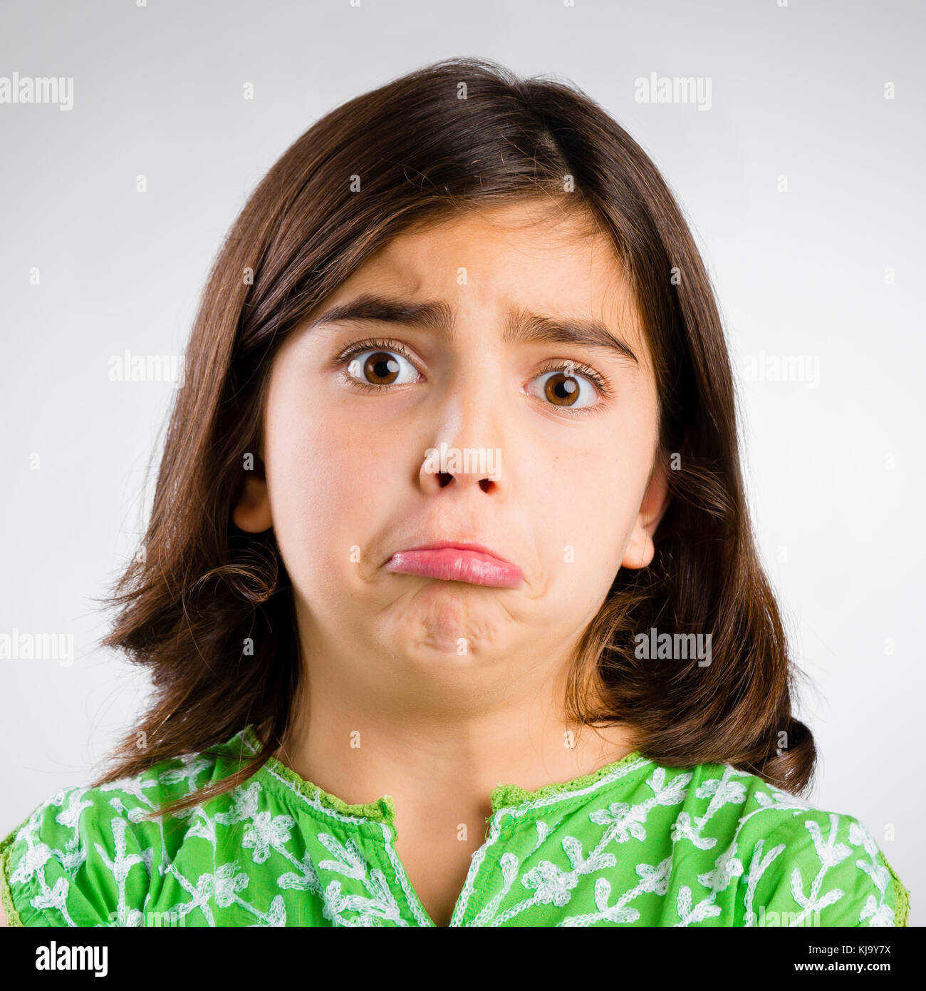 Porträt von einem kleinen Mädchen einen traurigen Ausdruck Stockfoto