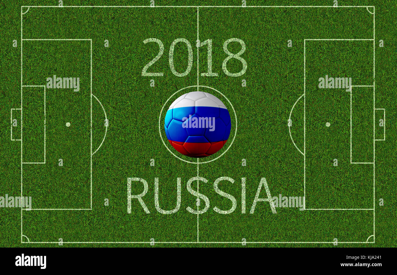 3D-Rendering der Fußballplatz von oben mit überlagertem Fußball mit aufgedruckten Russische Fahne Farben und 2018 Russland Text gesehen Stockfoto