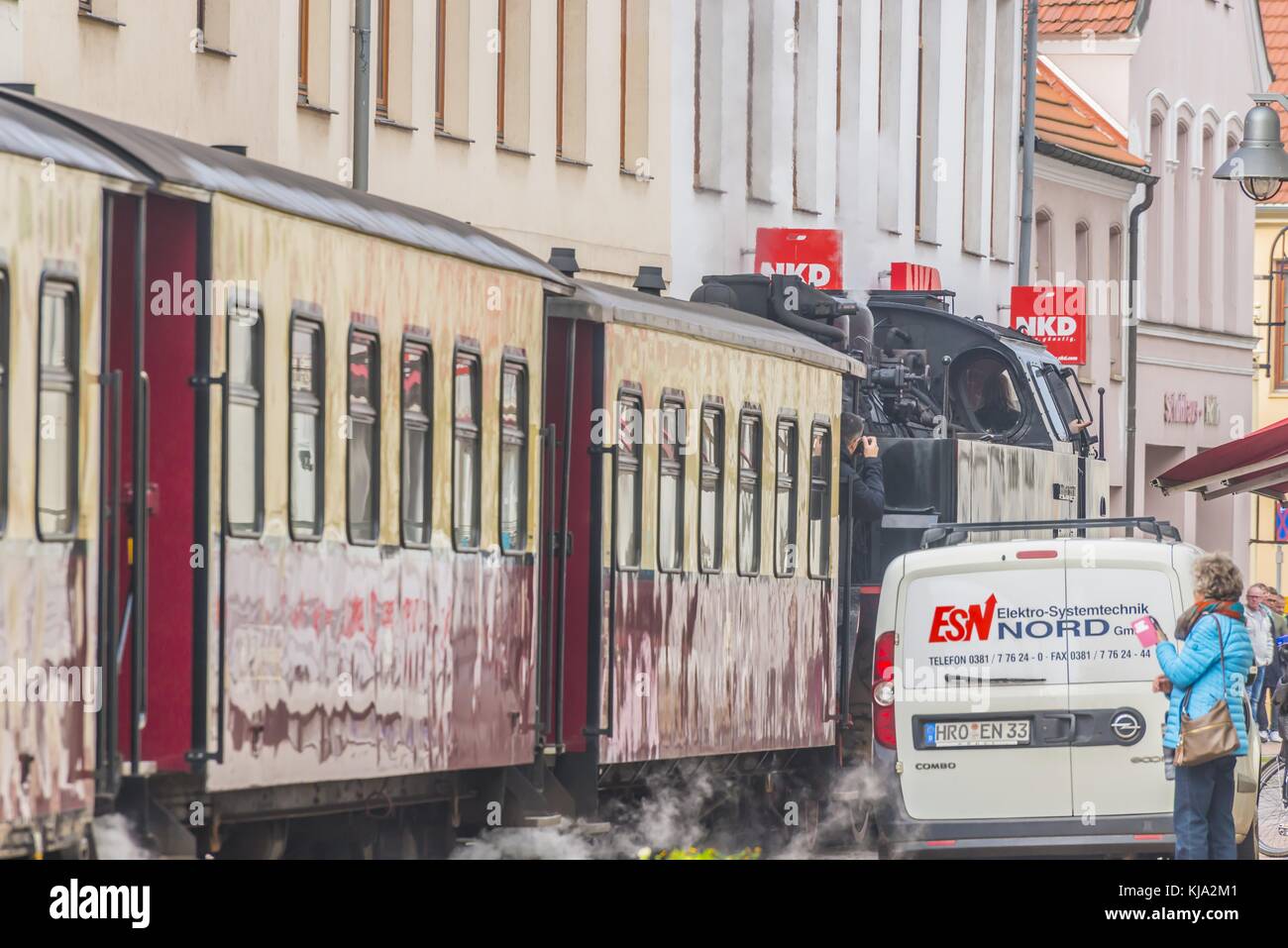 Bad Doberan Dampfzug fährt durch die Straßen Stockfoto