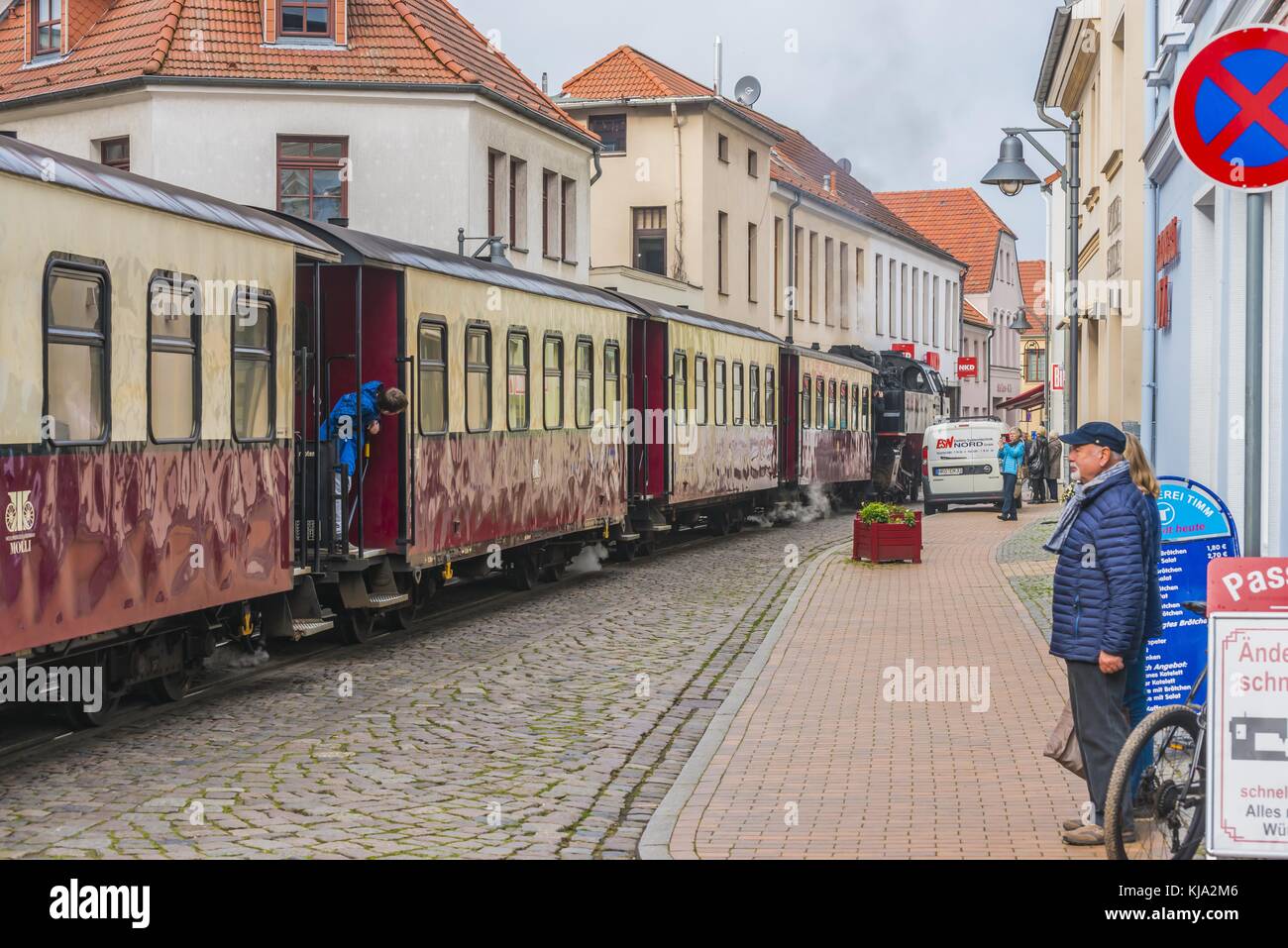 Bad Doberan Dampfzug fährt durch die Straßen Stockfoto