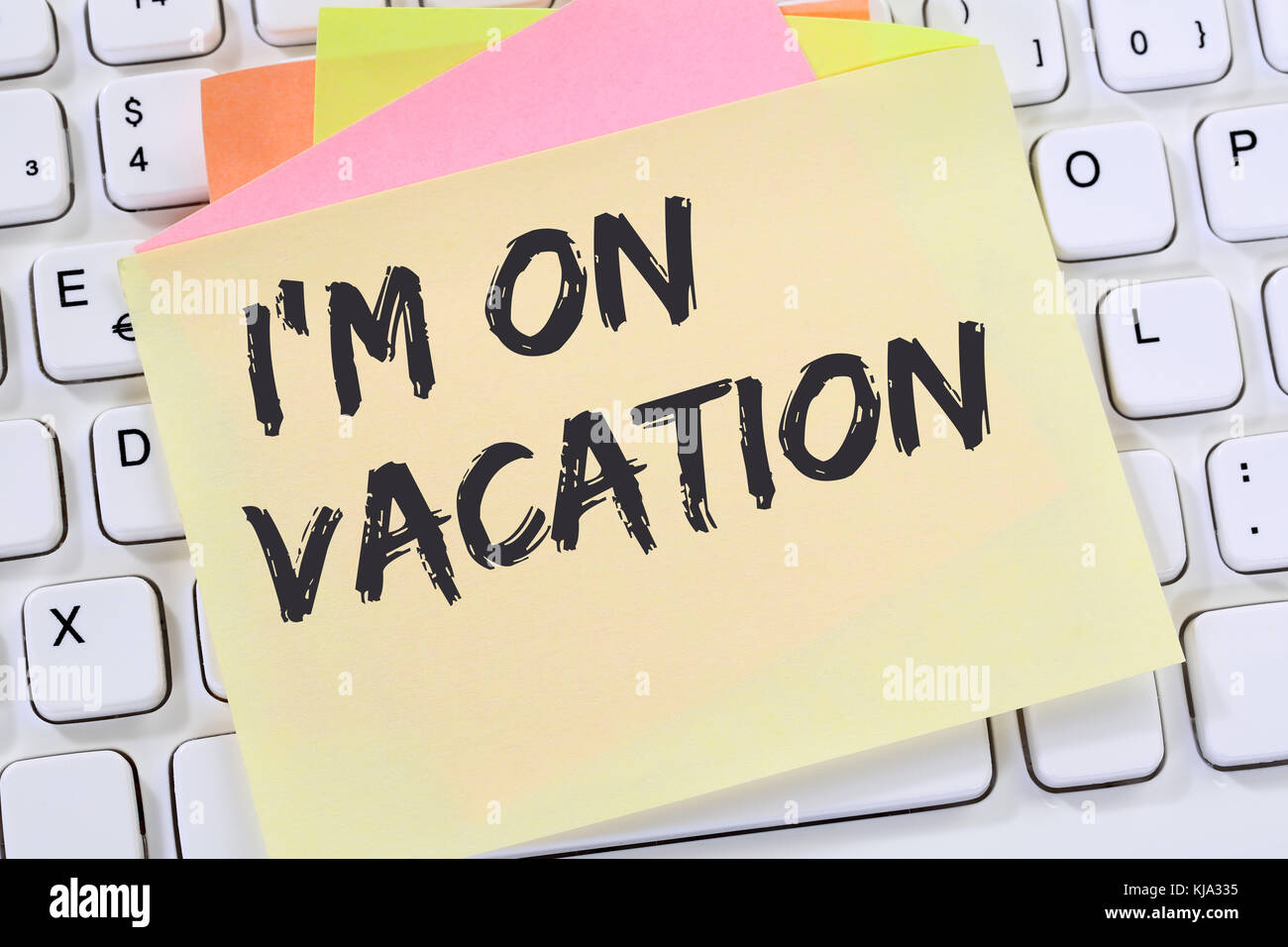 Ich bin auf Urlaub Reisen Reisen Urlaub Urlaub Relax entspannt Freizeit Hinweis Papier Business Konzept computer Tastatur Pause Stockfoto