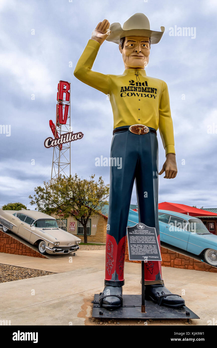 Ein Editorial Bild des zweiten Änderungsantrag Cowboy und den Cadillac RV Park in Amarillo Texas Stockfoto