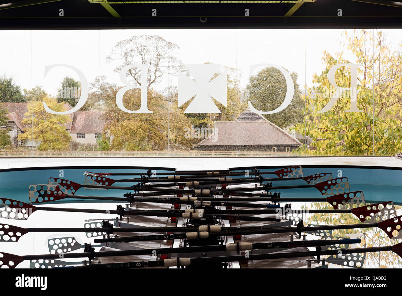 Gerade auf Interior Detail mit Licht aus. Radley Rudern Centre, Oxford, Vereinigtes Königreich. Architekt: Mulroy Architekten, 2016. Stockfoto