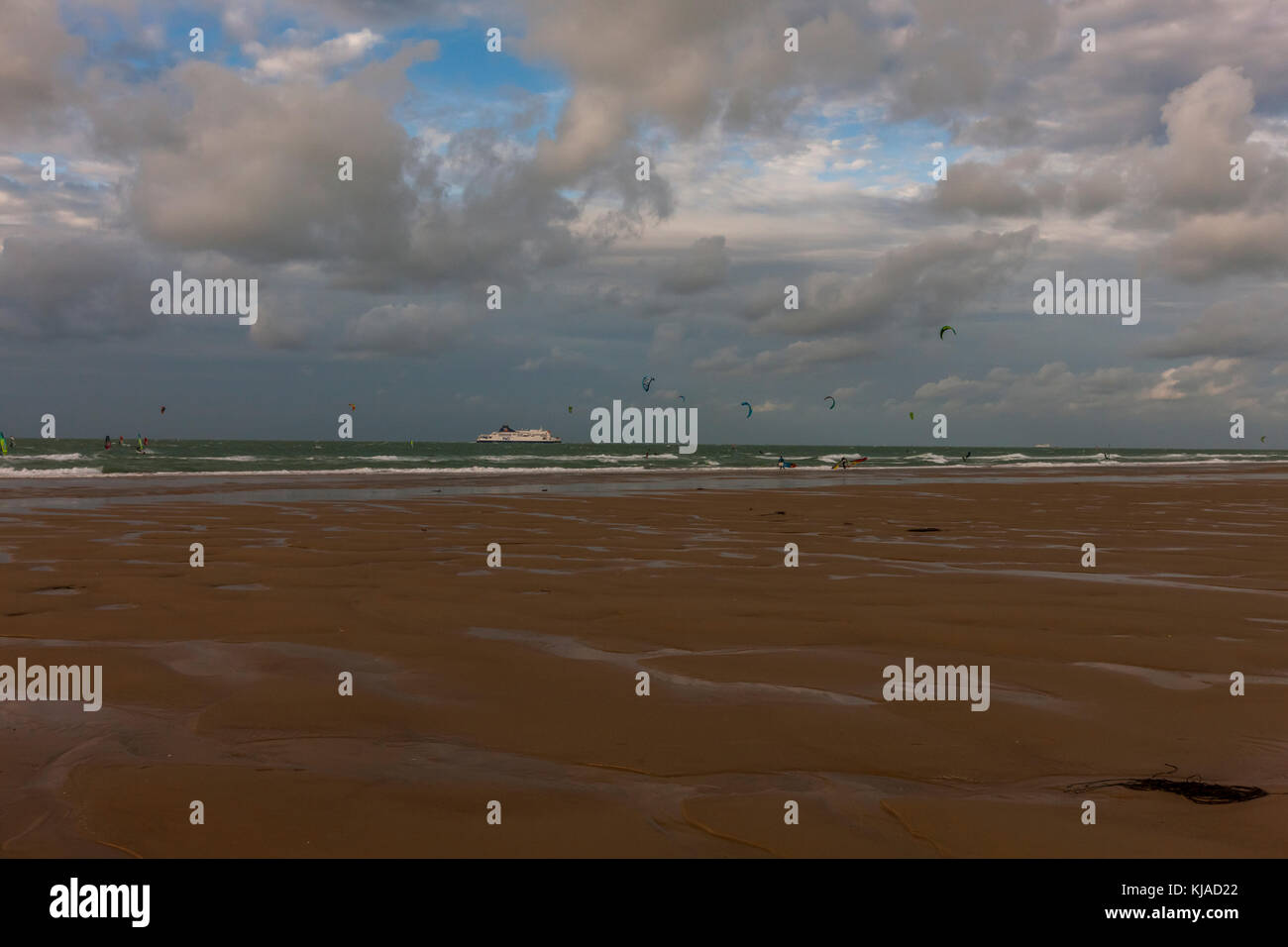 Einmal in den Nachrichten für Migration, die sich in Sangatte befinden, Pais de Calais ist eine ruhige französischen Küstenort mit Krieg Archäologie und gute Wassersport Strände. Stockfoto