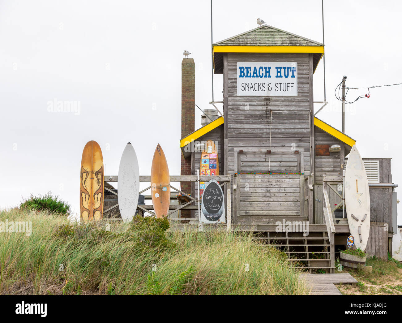 Beach Hut Snacks und Material an eine Seite zum Meer Strand in Long Island, NY Stockfoto