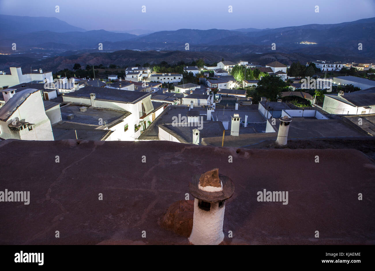 Dorf Yegen bei Nacht in den Alpujarras Bergen, Granada, Spanien. Es war die Heimat des Autors Gerald Brenan Stockfoto