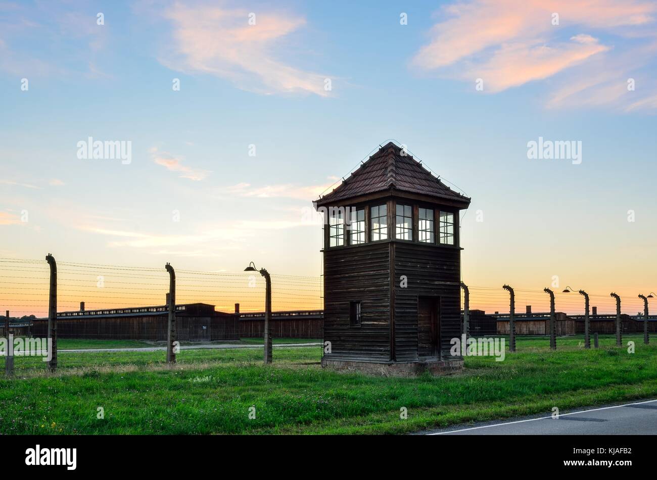Oswiecim, Polen - 29. Juli 2017: Wachturm im Konzentrationslager Auschwitz Birkenau in Oswiecim, Polen. Stockfoto