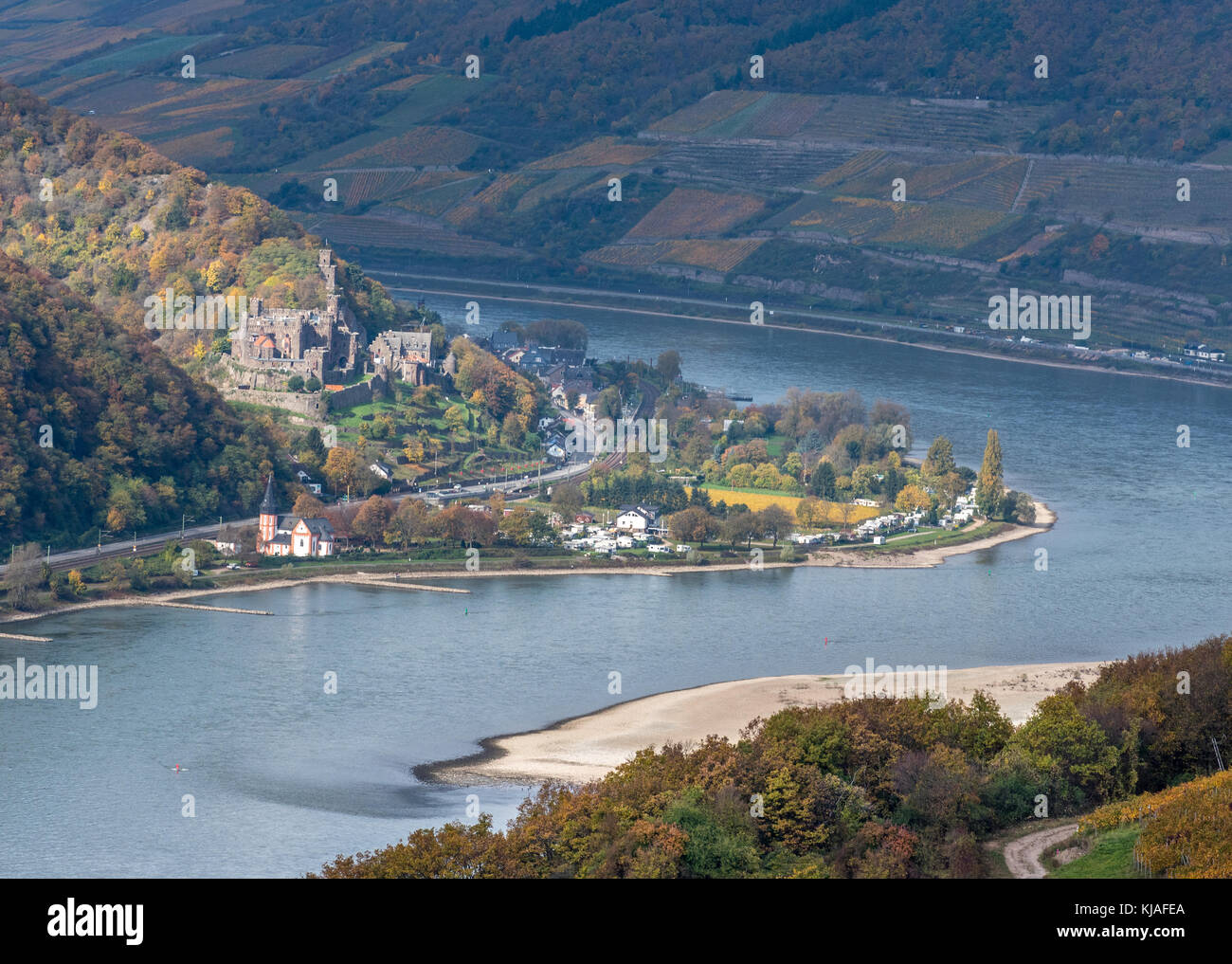 Burg Reichenstein, Rheintal im Herbst Stockfoto