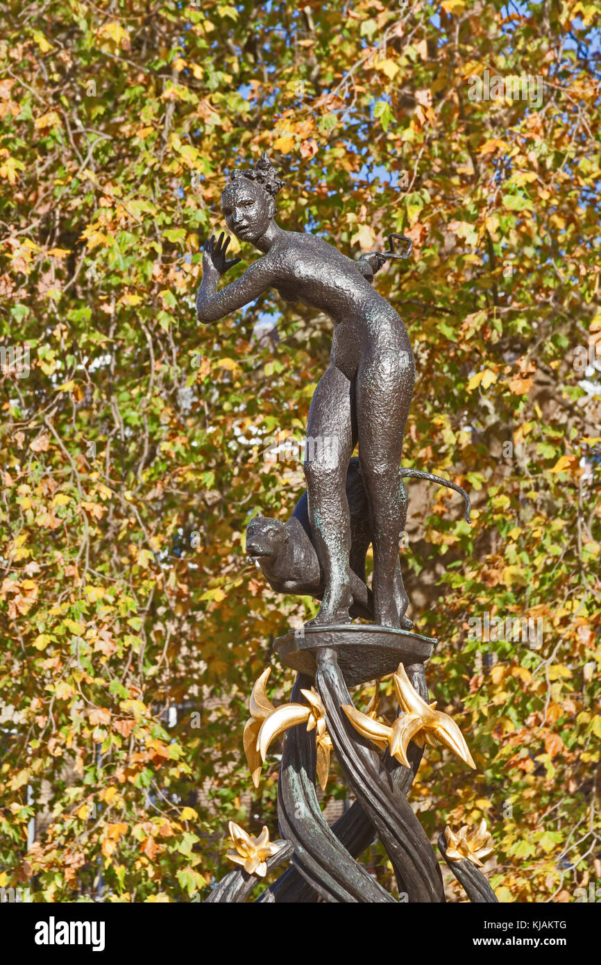 London, Green Park die Skulptur auf der Oberseite des Diana Brunnen Stockfoto