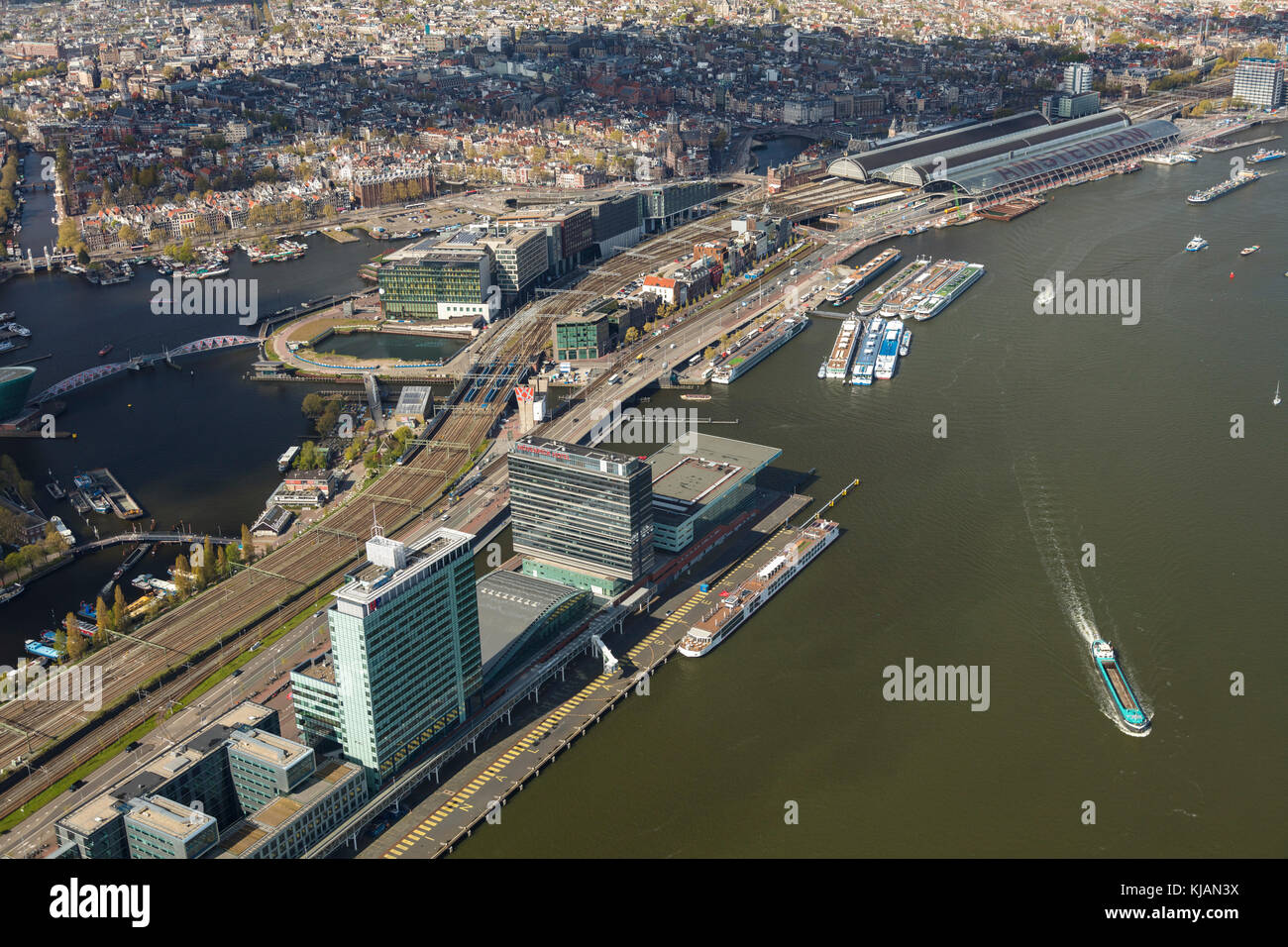 Luftaufnahme von Amsterdam und Hauptbahnhof, Die Niederlande Stockfoto