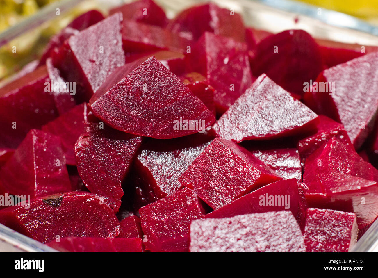 Gekochte rote Rüben, in Scheiben geschnitten. Selektive konzentrieren. Makrofotos. Stockfoto