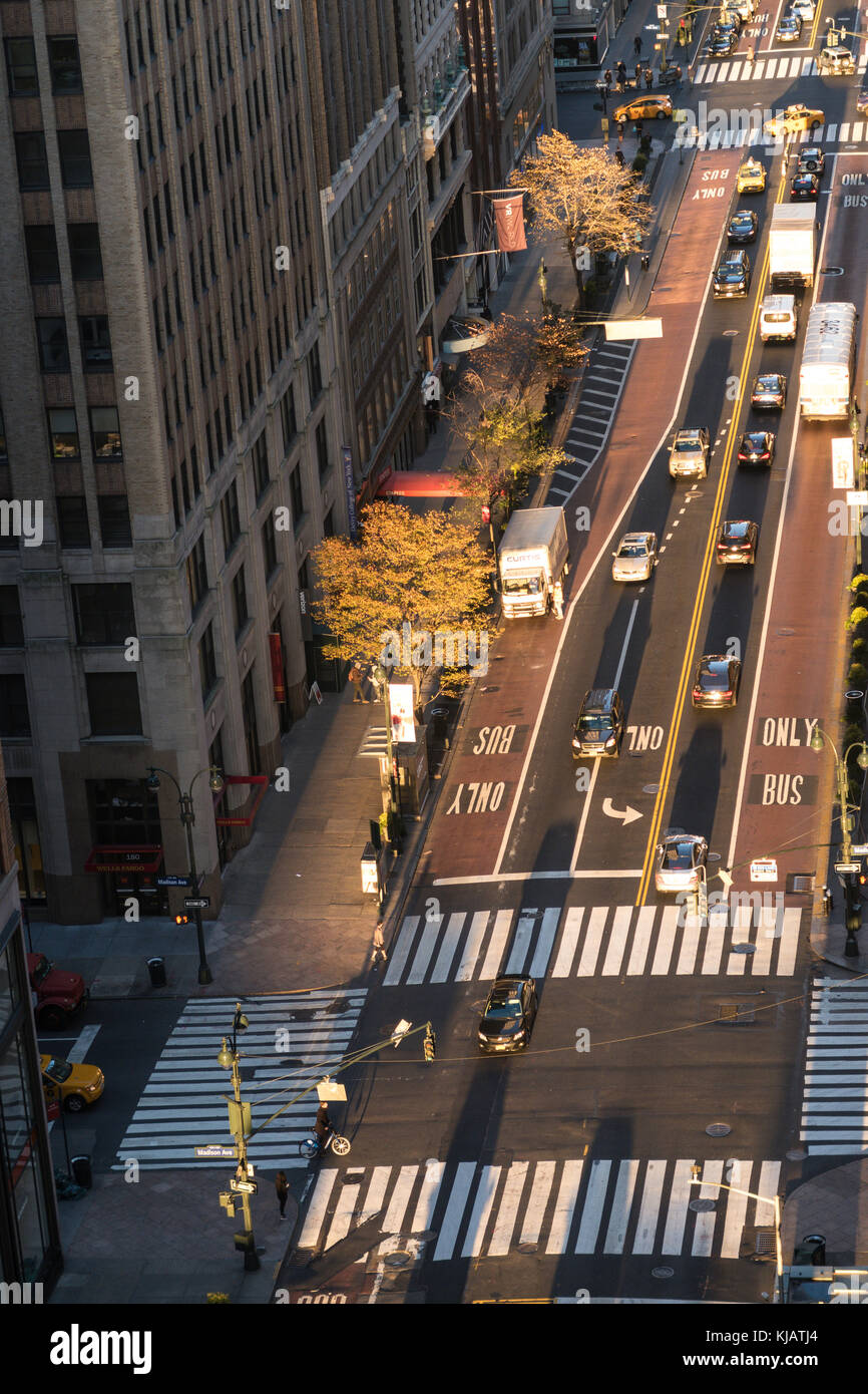 Kreuzung bei e. 34th Street und Madison Avenue, New York, USA Stockfoto