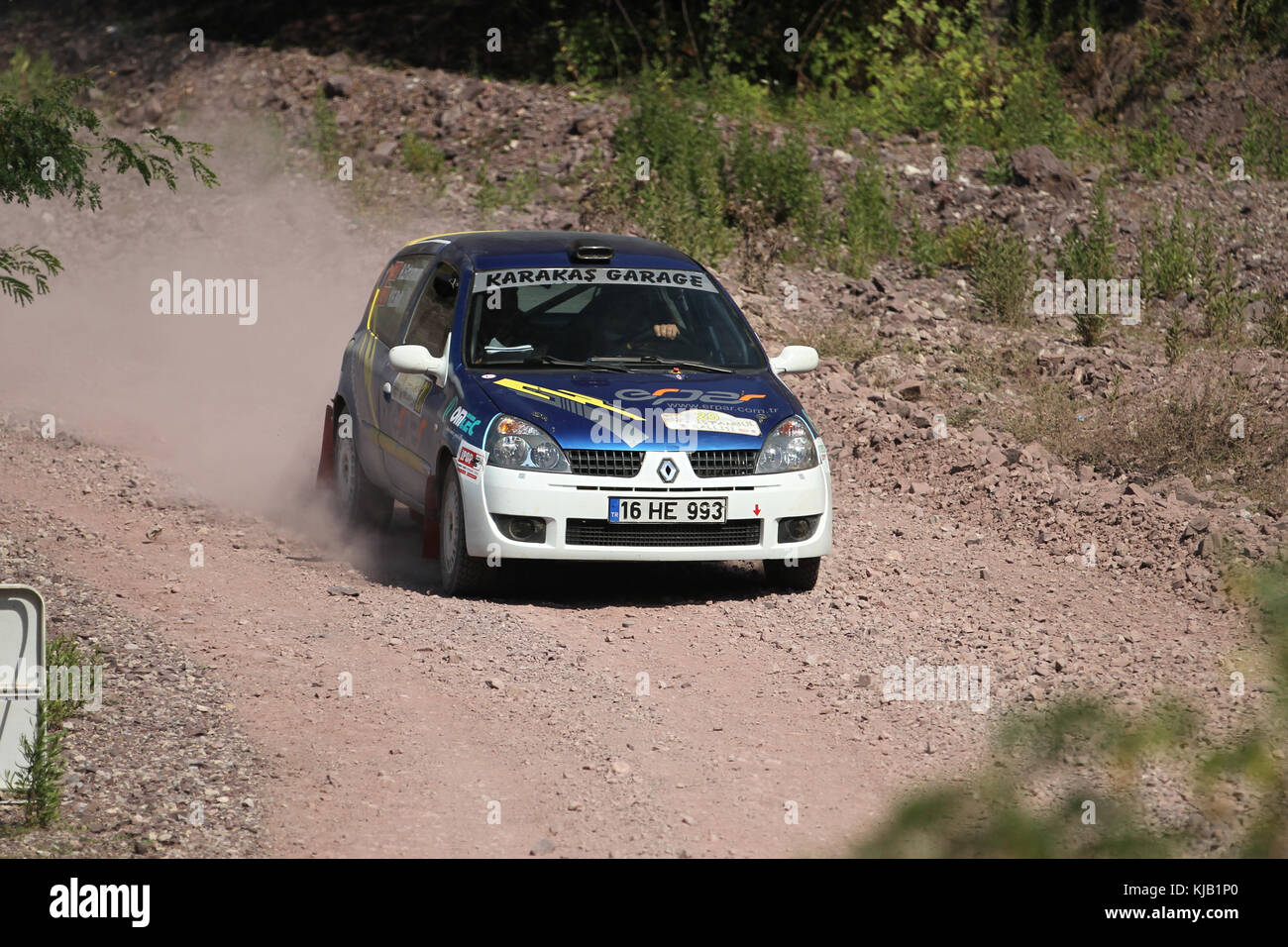 ISTANBUL, TÜRKEI - 09. SEPTEMBER 2017: Hakan Ertarman fährt Renault Clio Ragnotti bei der ISOK Istanbul Rally Stockfoto